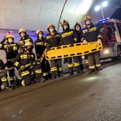 Übung bei einem Sommerlehrgang im etwas kühleren Übungstunnel